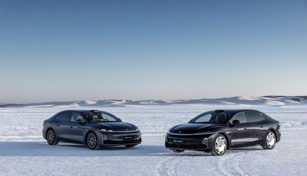 冰雪上的稳控实力派，昊铂A800三电机四驱带来顶级驾驶享受